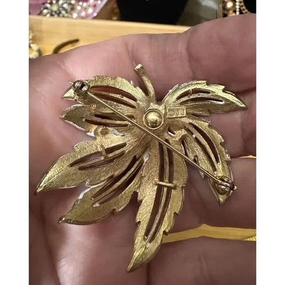 Vintage JJ Brooch Gold And Silver Tone Leaf ‎ w/ Brushed Finish Pin - Picture 2 of 5